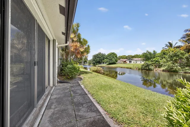 $324,900 | 108 Village Walk Drive, Royal Palm Beach, FL 33411