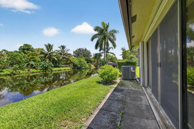 $324,900 | 108 Village Walk Drive, Royal Palm Beach, FL 33411
