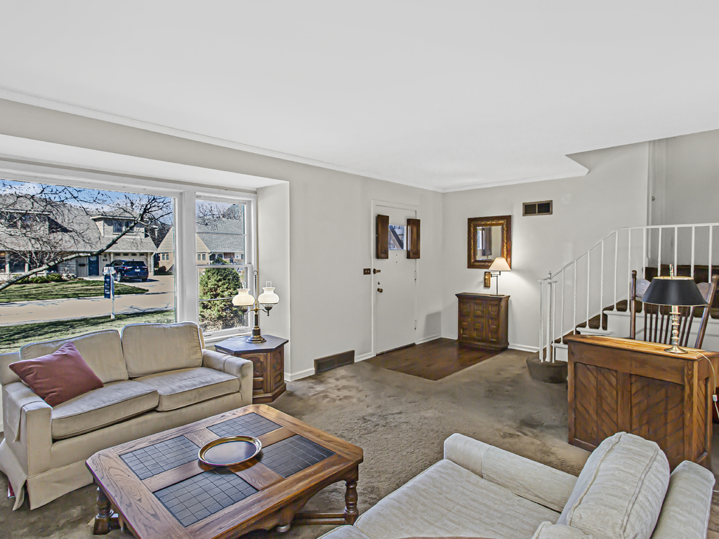 85 Williamsburg Road Evanston, IL 60203 - Photo 3 of 27 Gallery Image 3