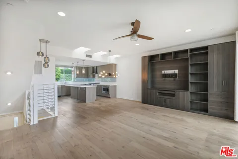 $6,600 | 1045 Manzanita Street, Los Angeles, CA 90029