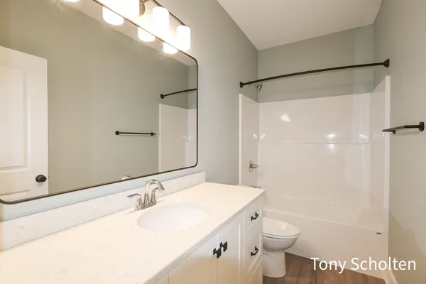 $600,000 | 6314 Blendon Wds Drive, Unit 20, Hudsonville, MI 49426
