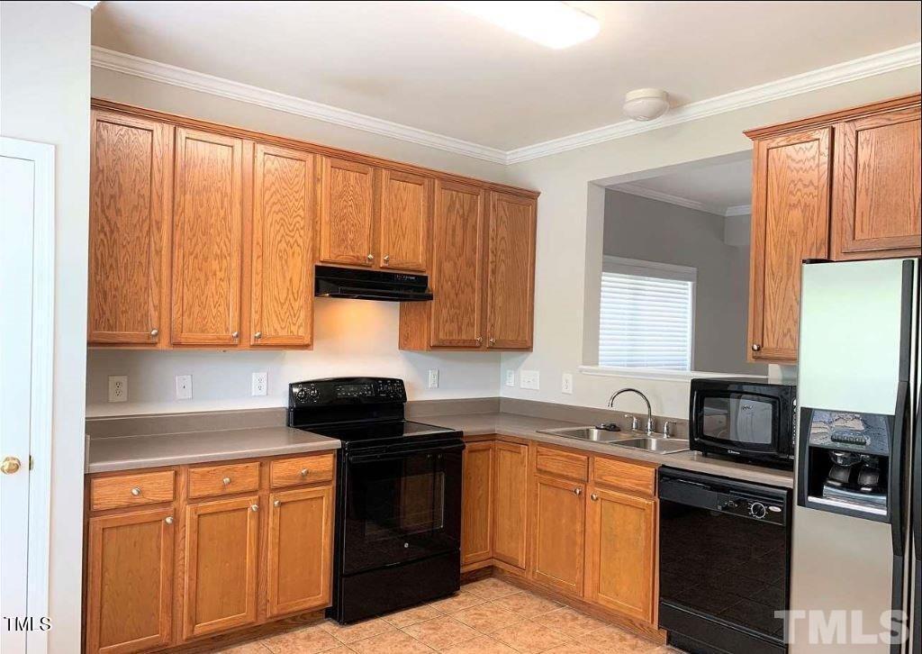 142 Forthview Way Apex, NC 27502 - Photo 2 of 11 a kitchen with granite countertop a refrigerator stove top oven and sink