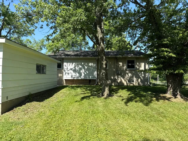 a view of a back yard of the house