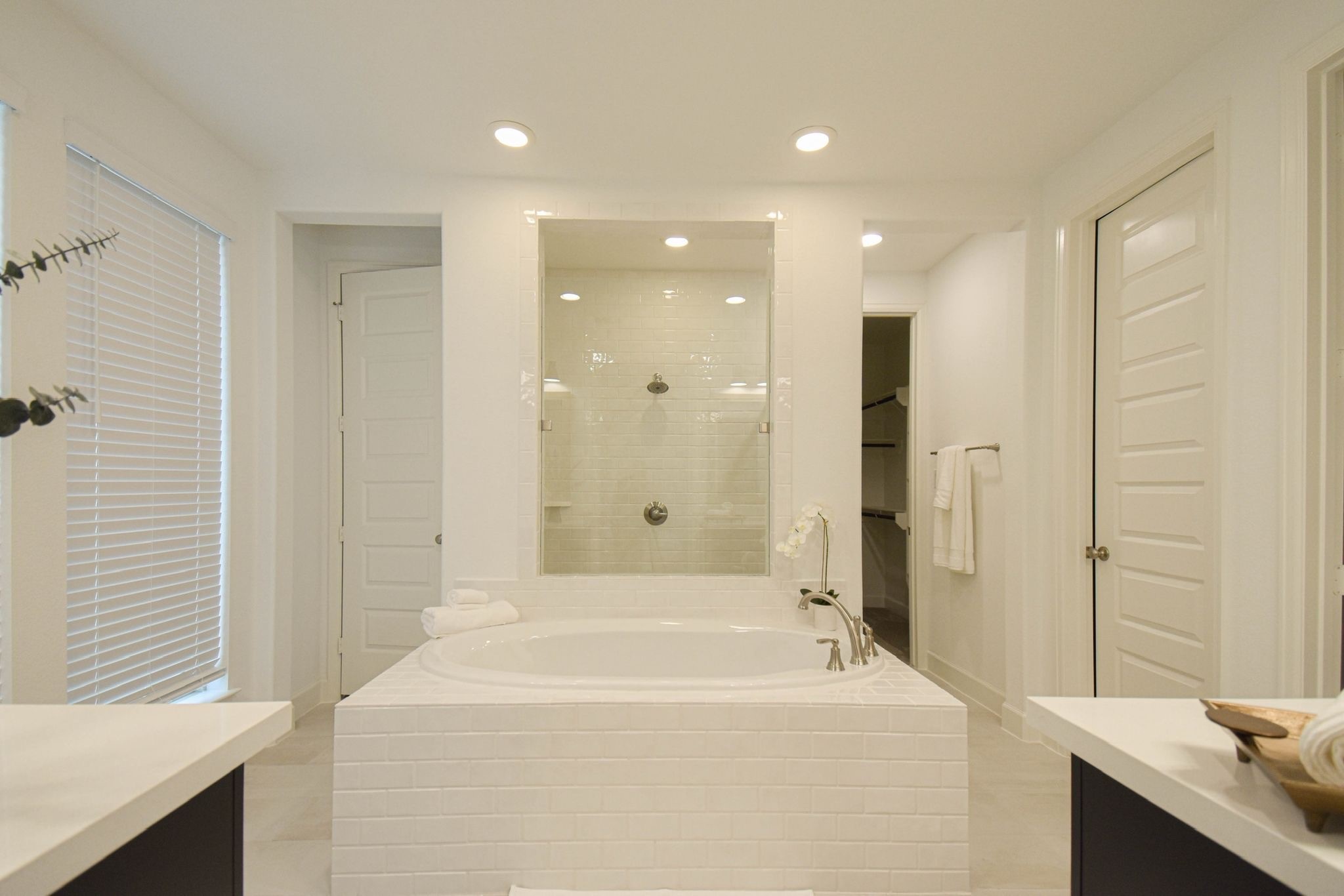 176 Sweeping Valley Drive Montgomery, TX 77316 - Photo 4 of 50 a bathroom with a bathtub and a sink
