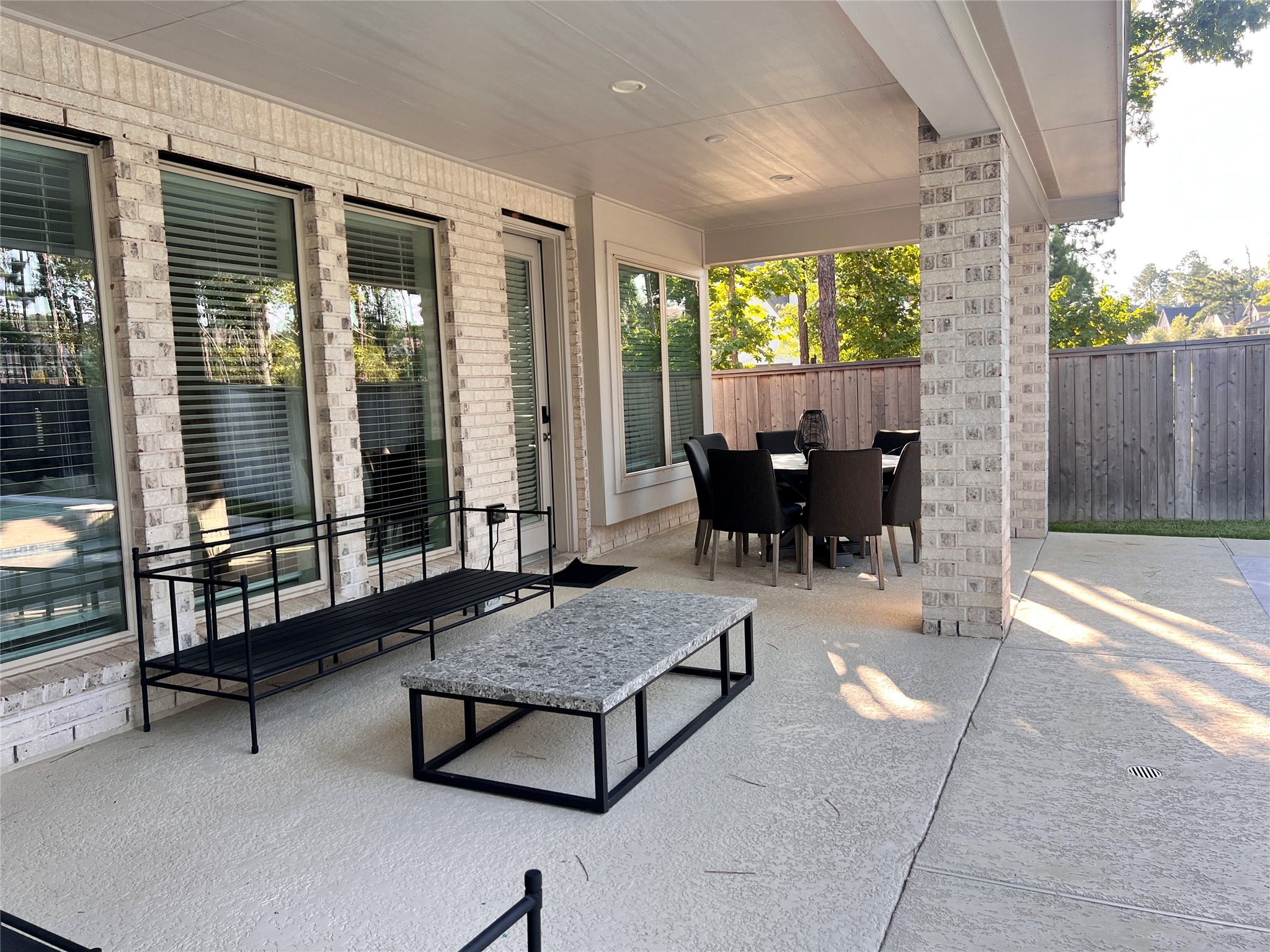 176 Sweeping Valley Drive Montgomery, TX 77316 - Photo 49 of 50 a living room with patio furniture and a potted plant