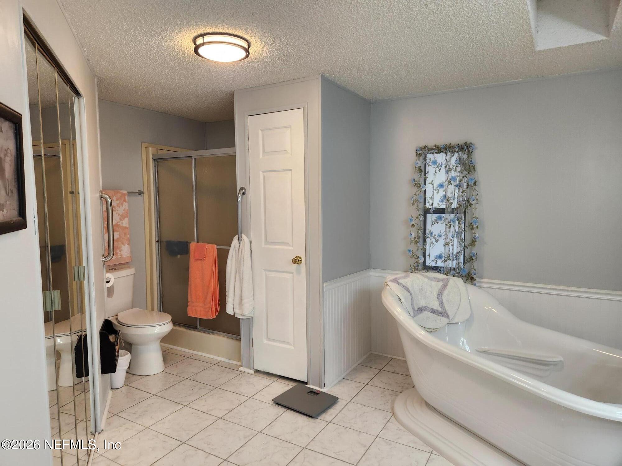6863 Deer Springs Road Keystone Heights, FL 32656 - Photo 15 of 20 a bathroom with a tub and shower