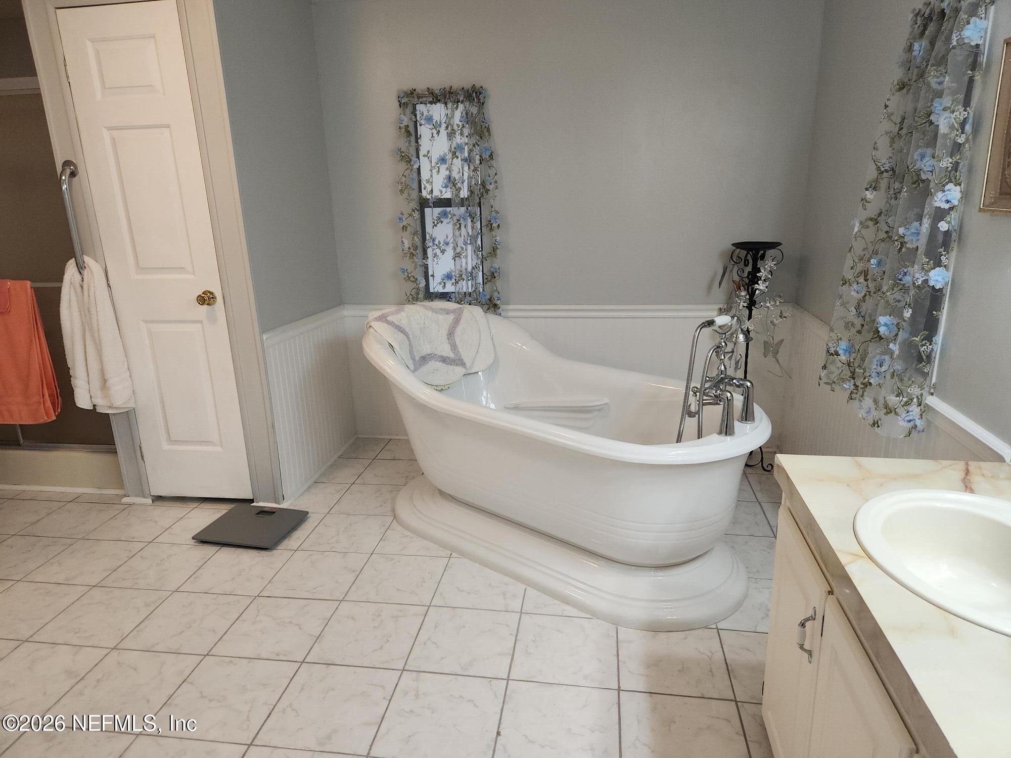 6863 Deer Springs Road Keystone Heights, FL 32656 - Photo 16 of 20 a white bath tub sitting next to a white sink