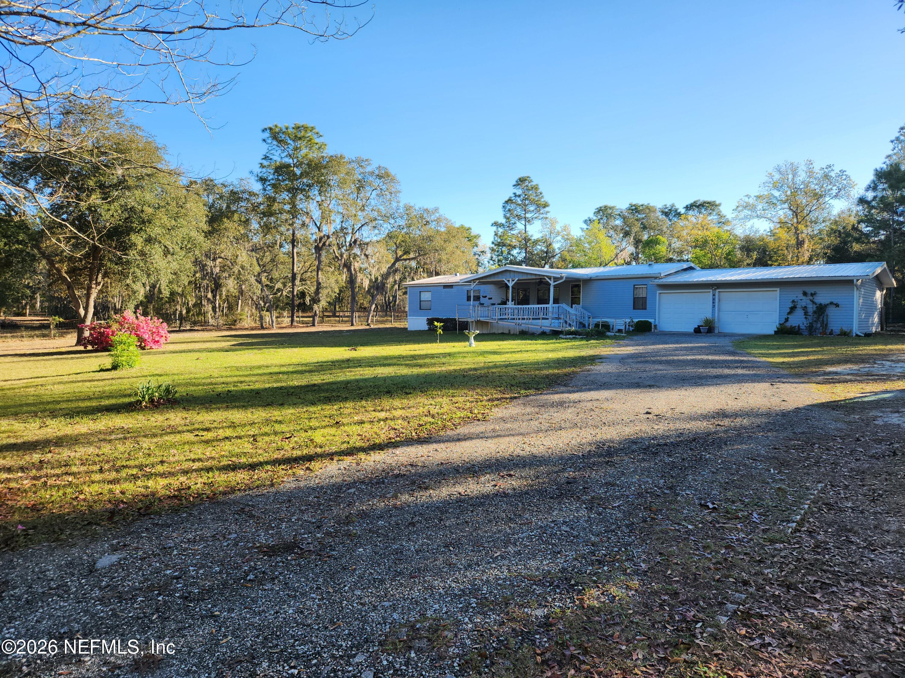 6863 Deer Springs Road Keystone Heights, FL 32656 - Photo 2 of 20 a view of a house with a big yard