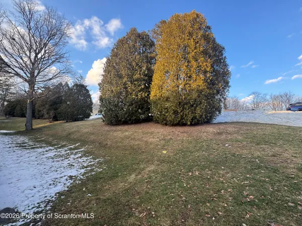 $199,000 | 96 Abington Gardens Drive, Clarks Summit, PA 18411