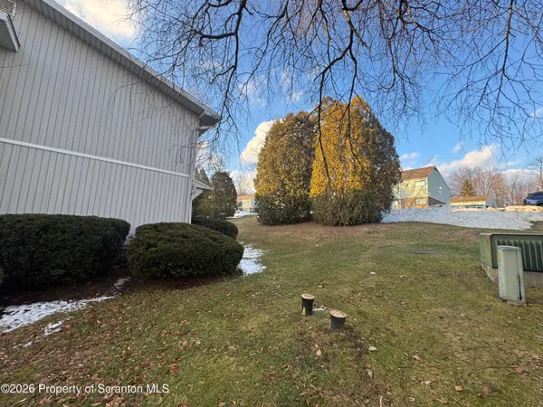 $199,000 | 96 Abington Gardens Drive, Clarks Summit, PA 18411