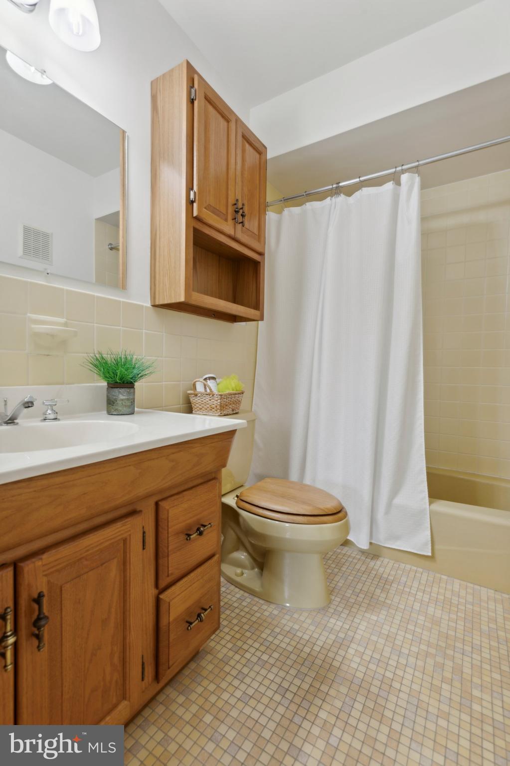 309 East Fiedler Road Ambler, PA 19002 - Photo 31 of 52 Hall Bath with Tub/Shower