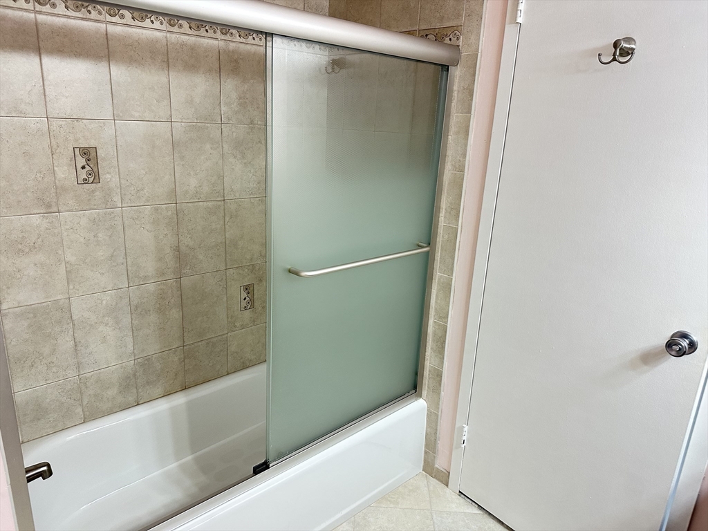1006 Paradise Road, Unit PHN Swampscott, MA 01907 - Photo 20 of 35