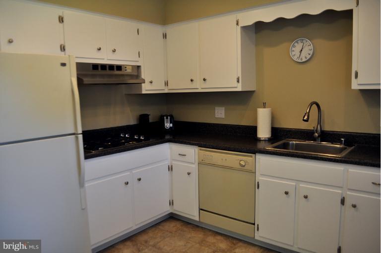 7908 Hatteras Lane Springfield, VA 22151 - Photo 2 of 26 Kitchen