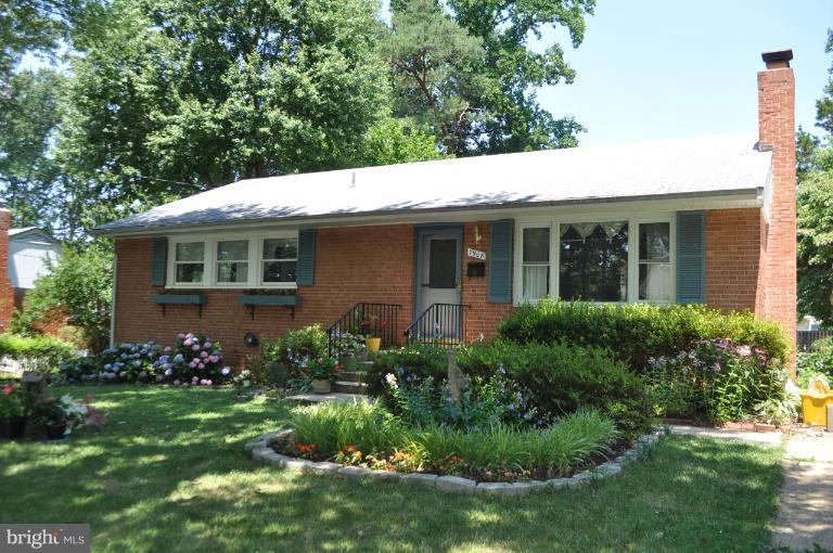 7908 Hatteras Lane Springfield, VA 22151 - Photo 11 of 26 Exterior (Front)