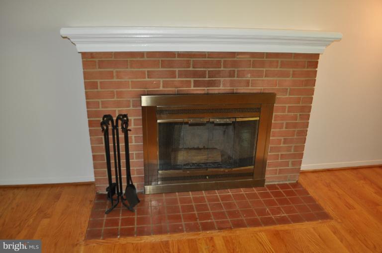 7908 Hatteras Lane Springfield, VA 22151 - Photo 20 of 26 Living Room