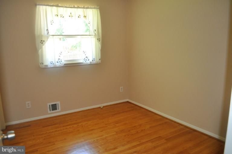 7908 Hatteras Lane Springfield, VA 22151 - Photo 5 of 26 Bedroom