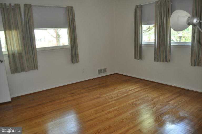 7908 Hatteras Lane Springfield, VA 22151 - Photo 6 of 26 Bedroom (Master)