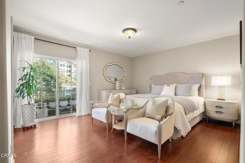 $849,800 | 616 South Wilton Place, Unit 203, Los Angeles, CA 90005