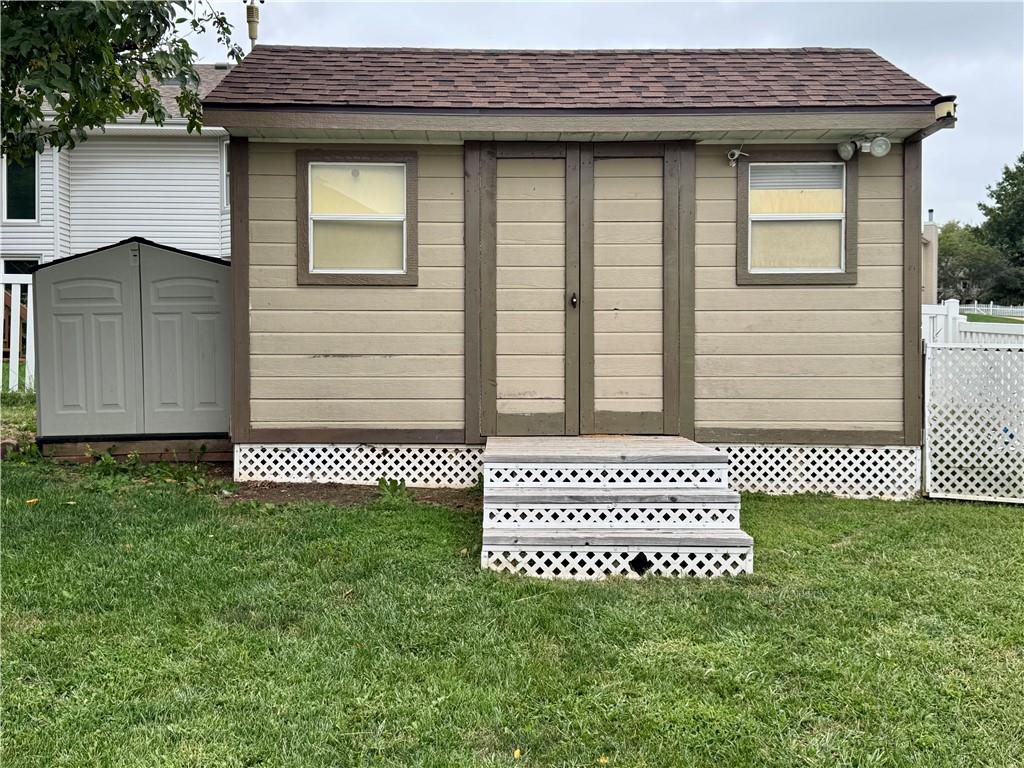 208 Pacific Court Raymore, MO 64083 - Photo 16 of 72