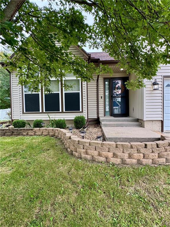 208 Pacific Court Raymore, MO 64083 - Photo 5 of 72