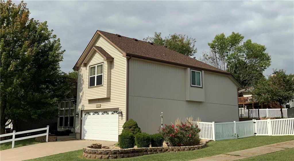 208 Pacific Court Raymore, MO 64083 - Photo 8 of 72