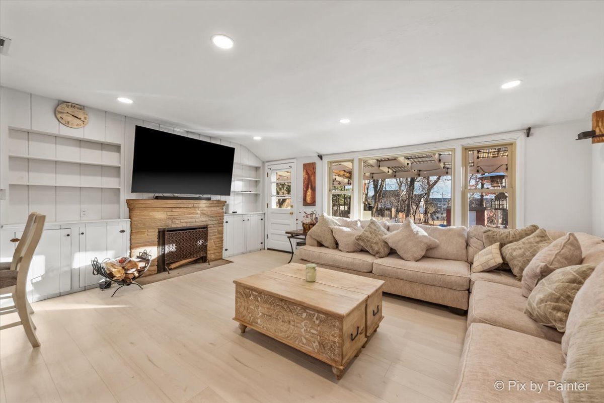 833 Forest Avenue Elgin, IL 60120 - Photo 13 of 20