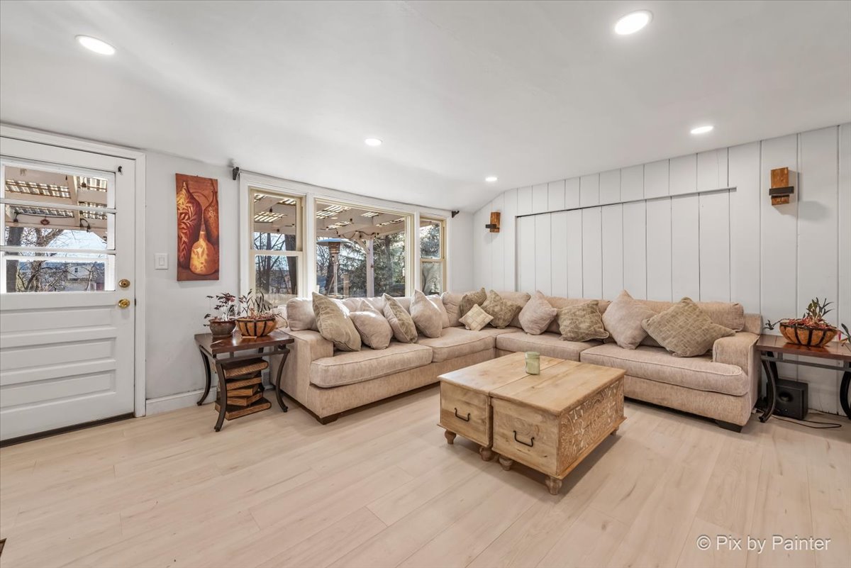 833 Forest Avenue Elgin, IL 60120 - Photo 15 of 20