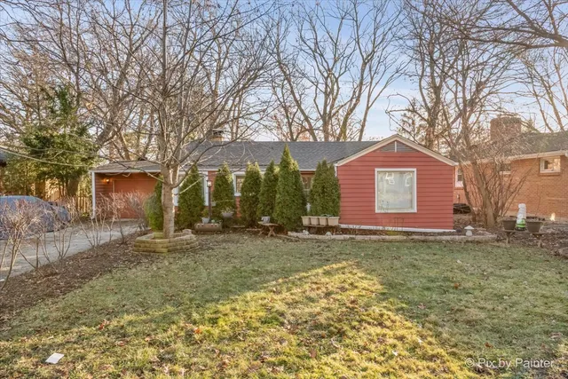 a view of a house with a yard