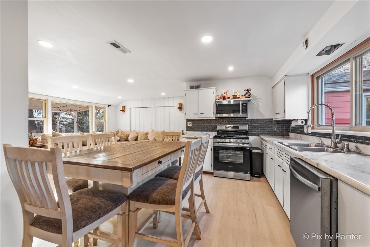 833 Forest Avenue Elgin, IL 60120 - Photo 10 of 20