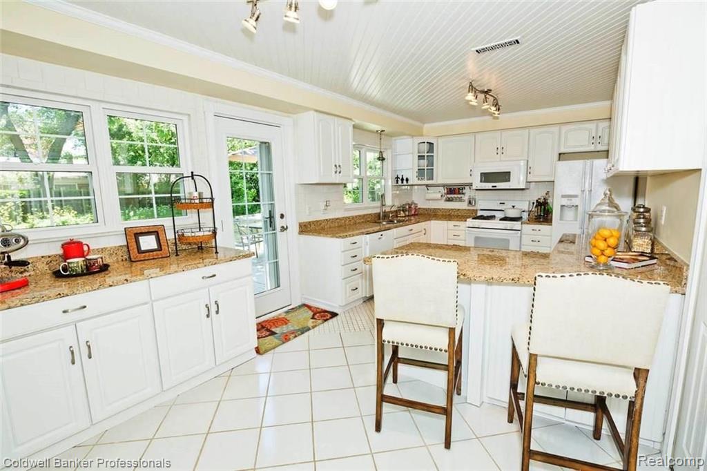 2168 Somerset Road Bloomfield Hills, MI 48302 - Photo 9 of 16