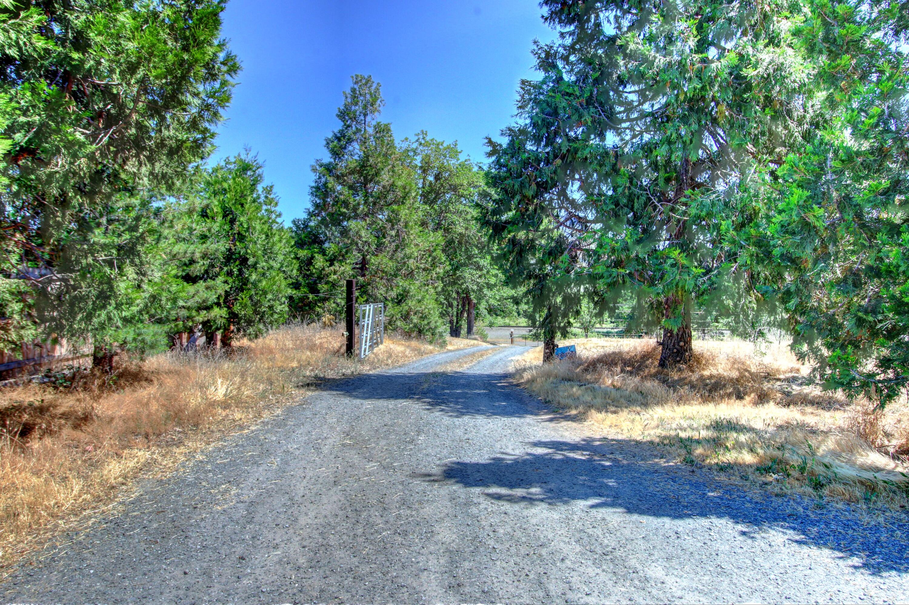 7737 Gold Ray Road Central Point, OR 97502 - Photo 36 of 38 36
