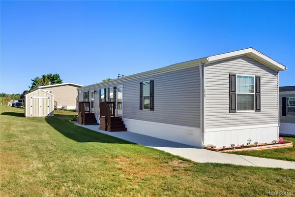 $100,000 | 230 MacGregor Court East, Highland, MI 48357