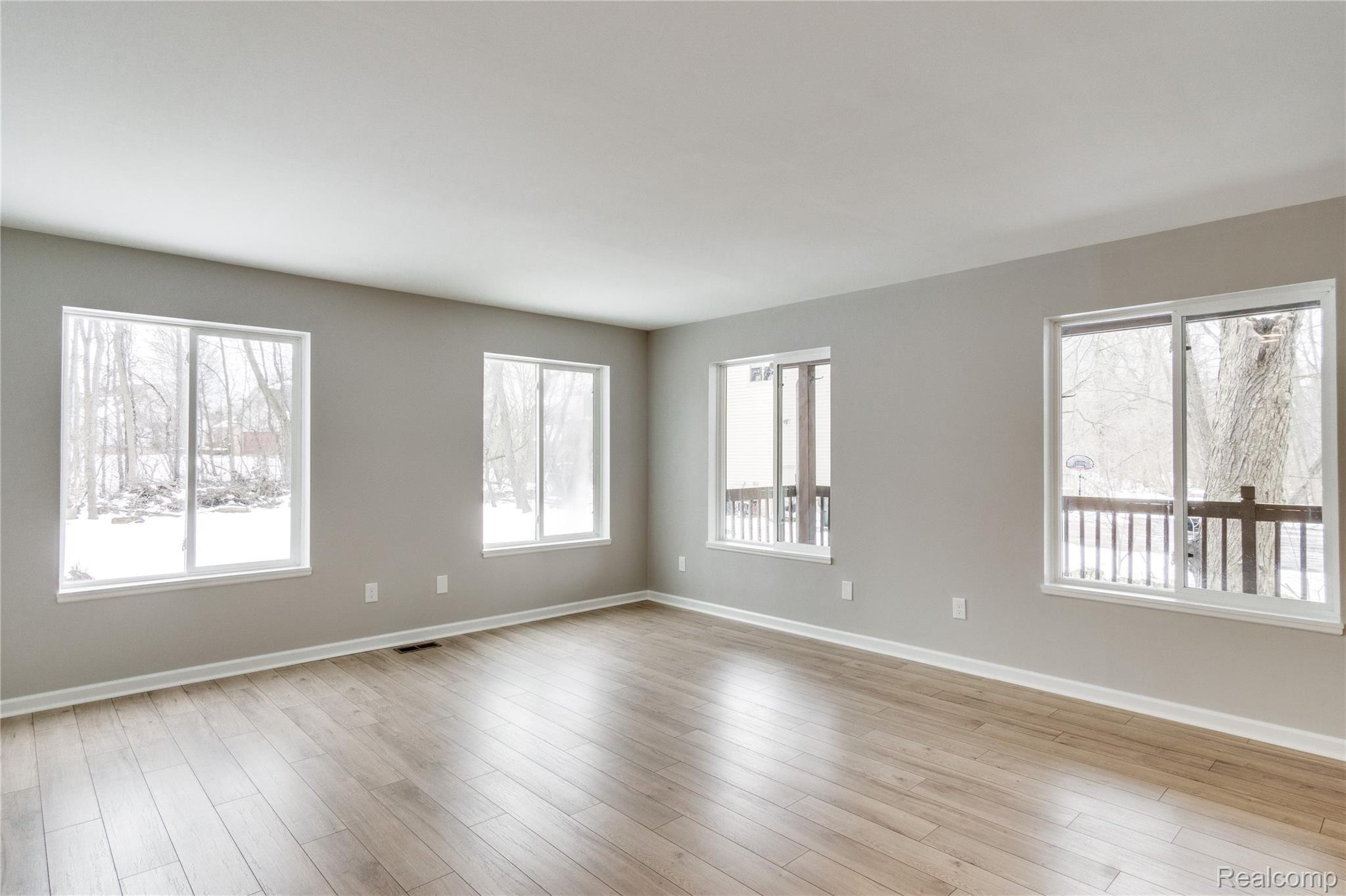 1533 Paramount Street Novi, MI 48377 - Photo 11 of 51 Living room