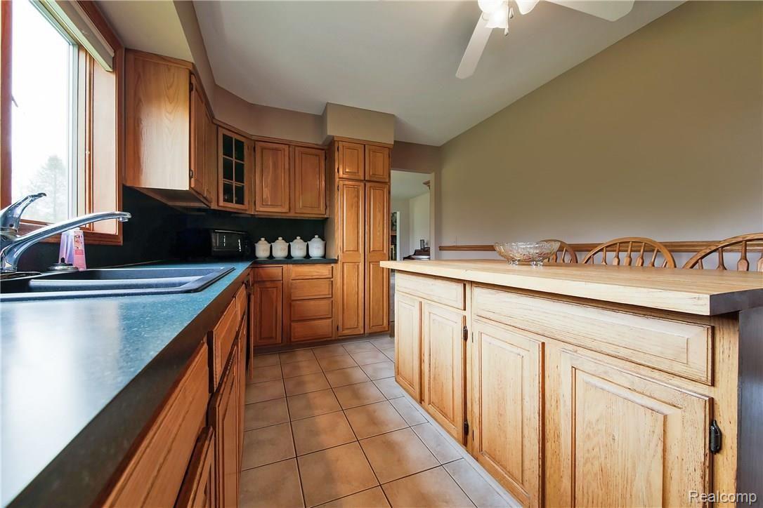13637 Bliven Road Byron, MI 48418 - Photo 15 of 25 9.jpg