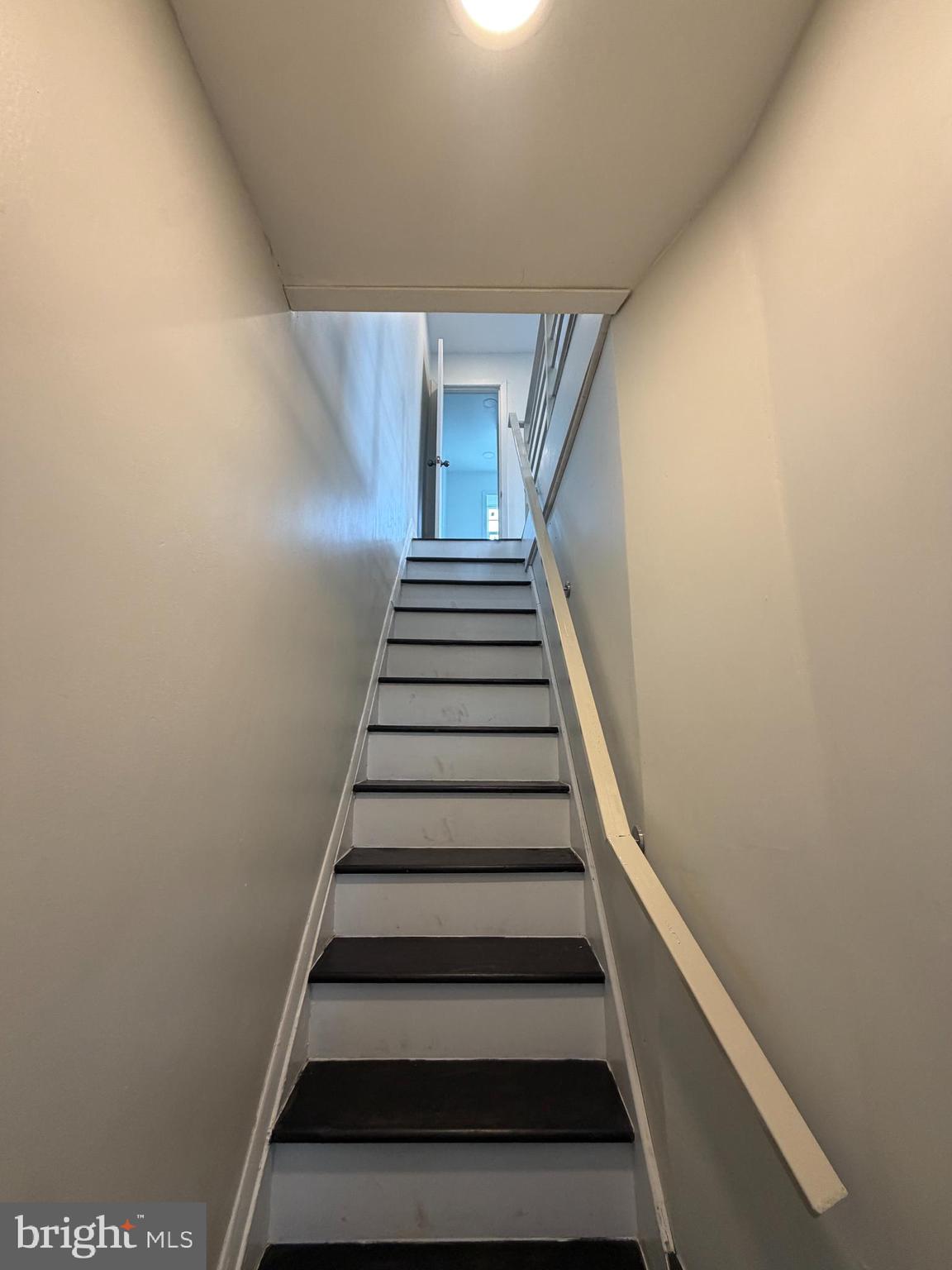 3760 North 9th Street Philadelphia, PA 19140 - Photo 2 of 17 a view of entryway