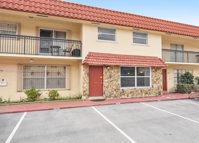 $270,000 | 6668 Southwest 41st Place, Unit 29, Davie, FL 33314