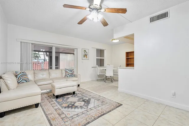 $270,000 | 6668 Southwest 41st Place, Unit 29, Davie, FL 33314