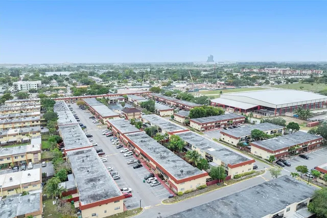 $270,000 | 6668 Southwest 41st Place, Unit 29, Davie, FL 33314