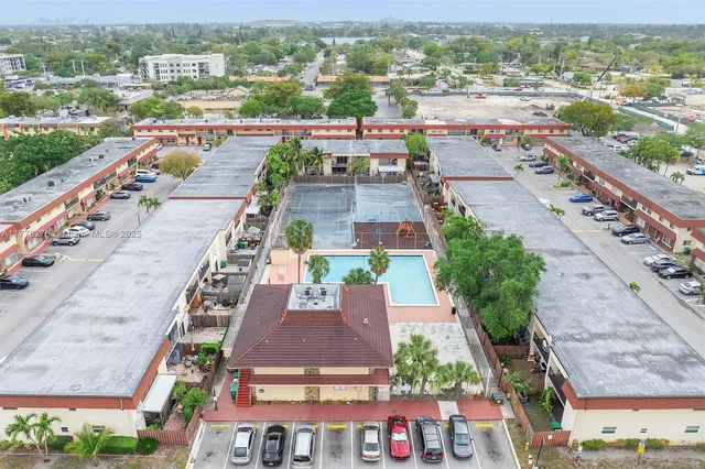 $270,000 | 6668 Southwest 41st Place, Unit 29, Davie, FL 33314