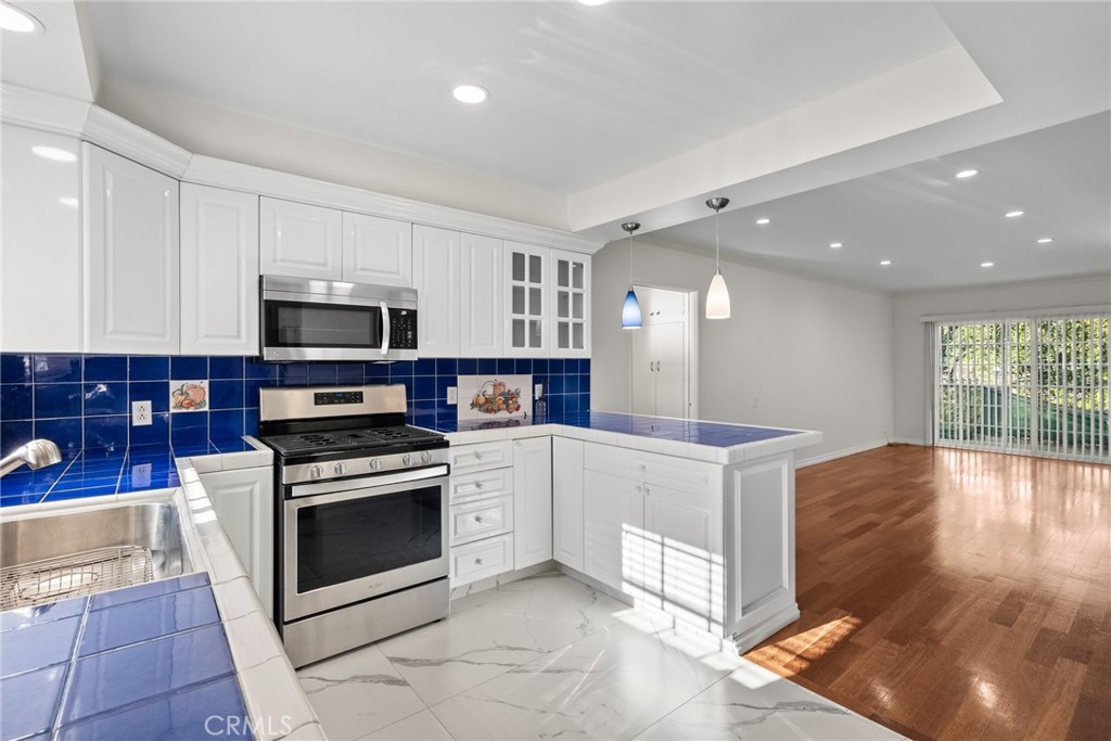 1519 Lynglen Drive Glendale, CA 91206 - Photo 17 of 39 a large kitchen with stainless steel appliances granite countertop a stove and a sink