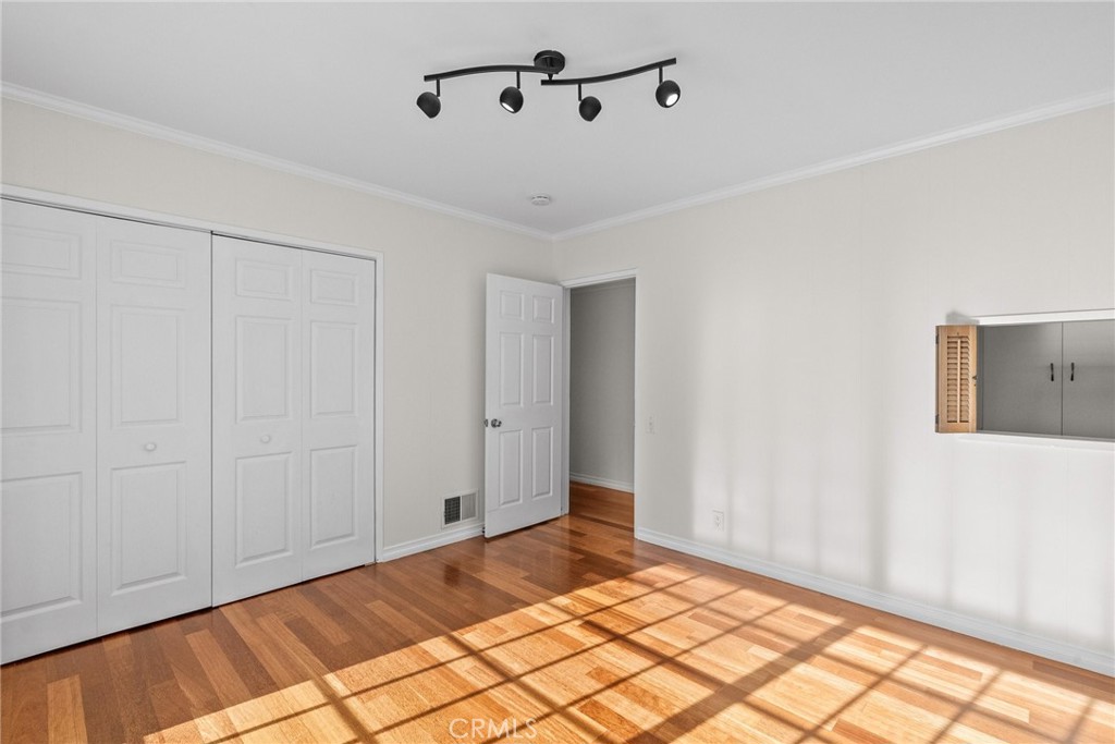 1519 Lynglen Drive Glendale, CA 91206 - Photo 20 of 39 a view of room