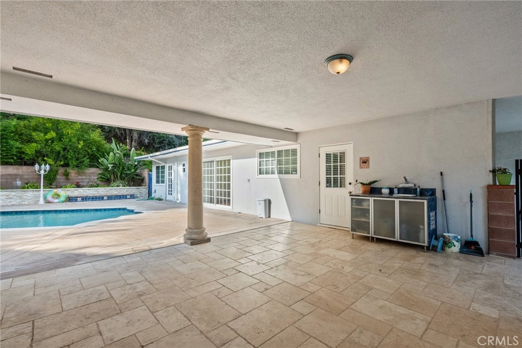 1519 Lynglen Drive Glendale, CA 91206 - Photo 33 of 39 a view of a living room and entry way