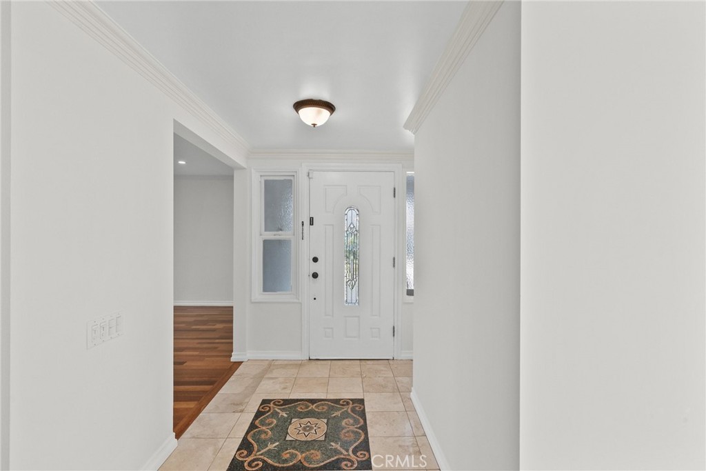 1519 Lynglen Drive Glendale, CA 91206 - Photo 9 of 39 a view of hallway