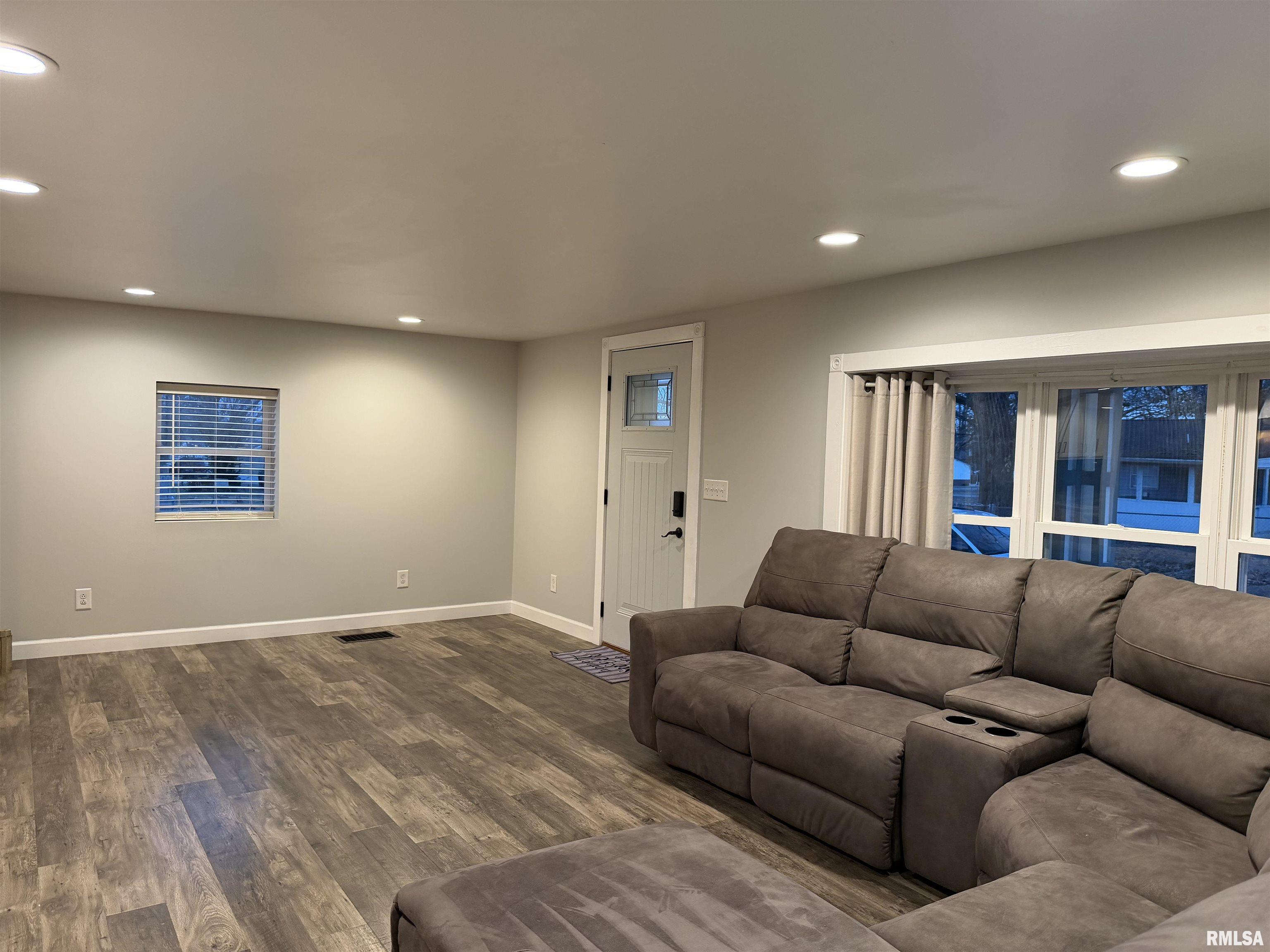 707 Forrest Street Benton, IL 62812 - Photo 15 of 43