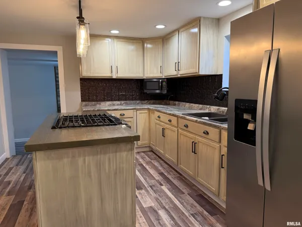 $218,200 | 707 Forrest Street, Benton, IL 62812