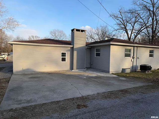 $230,000 | 707 Forrest Street, Benton, IL 62812