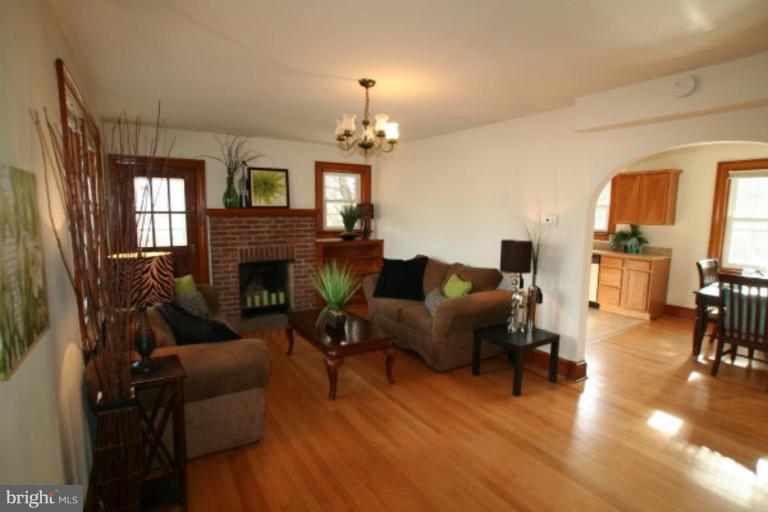 501 Ferry Road Fredericksburg, VA 22405 - Photo 6 of 16 Living Room