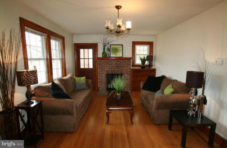 501 Ferry Road Fredericksburg, VA 22405 - Photo 7 of 16 Living Room #2