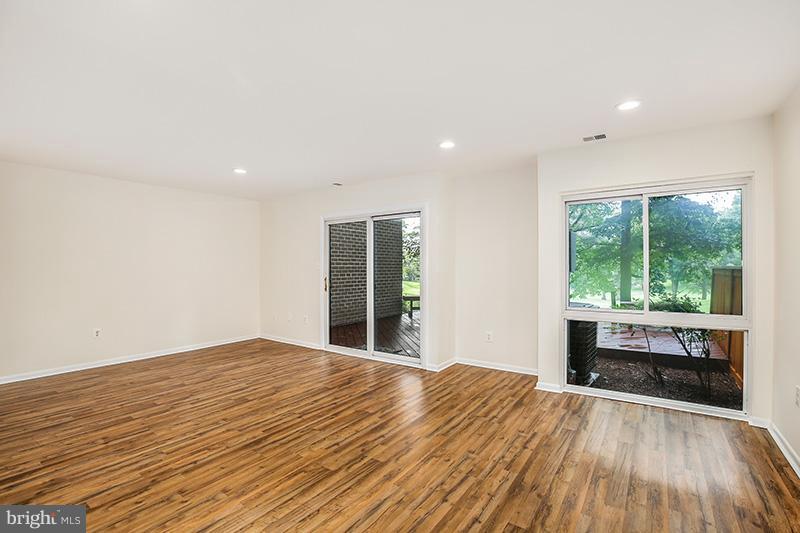 2043 Approach Lane Reston, VA 20191 - Photo 11 of 30 Living Room