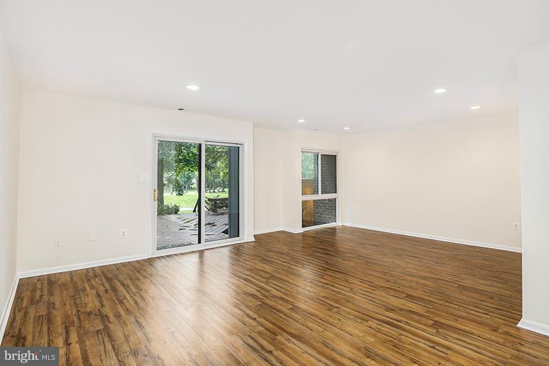 2043 Approach Lane Reston, VA 20191 - Photo 12 of 30 Living Room